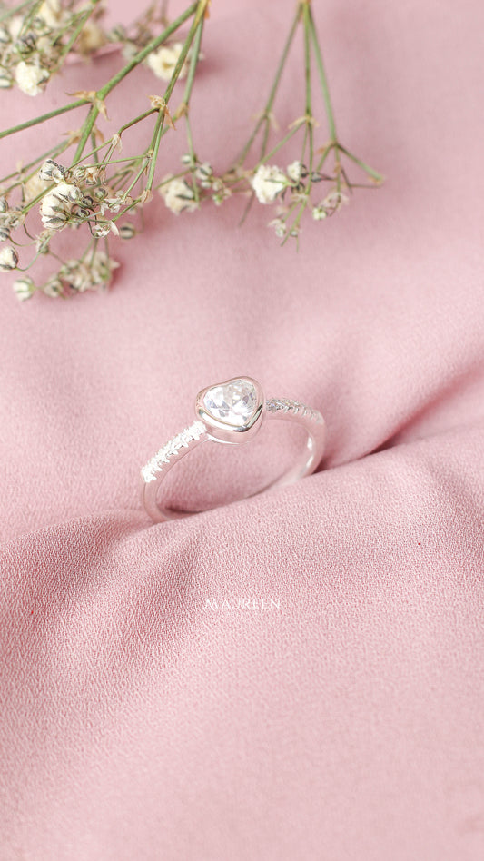 Anillo promesa corazon con circones en aro - Plata