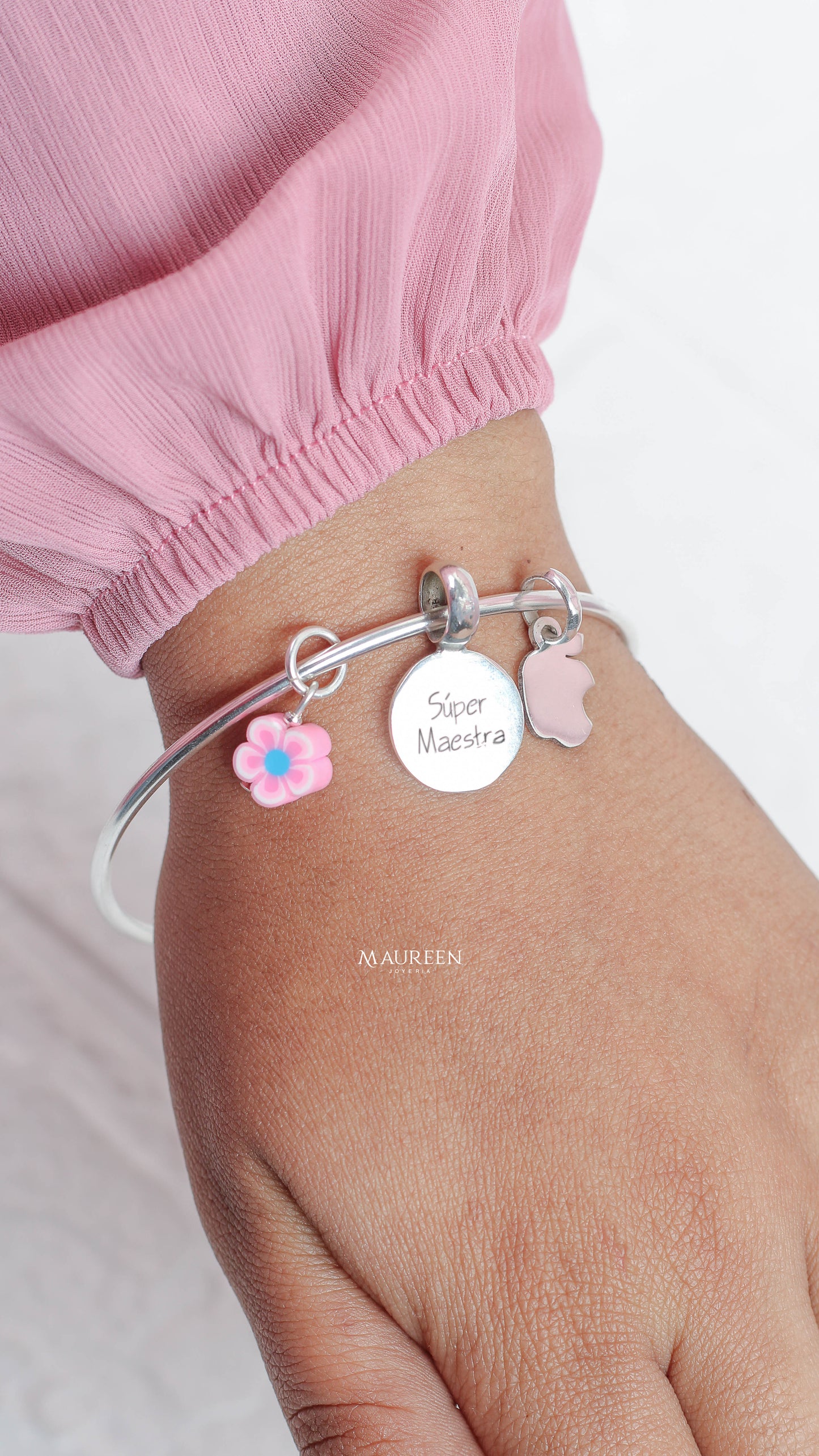 Pulsera rígida placa super maestra y flor - Plata
