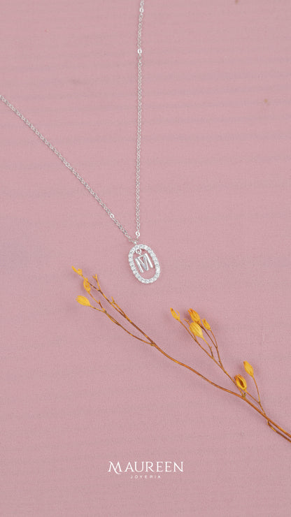 Collar inicial con circones ovalado -  Plata