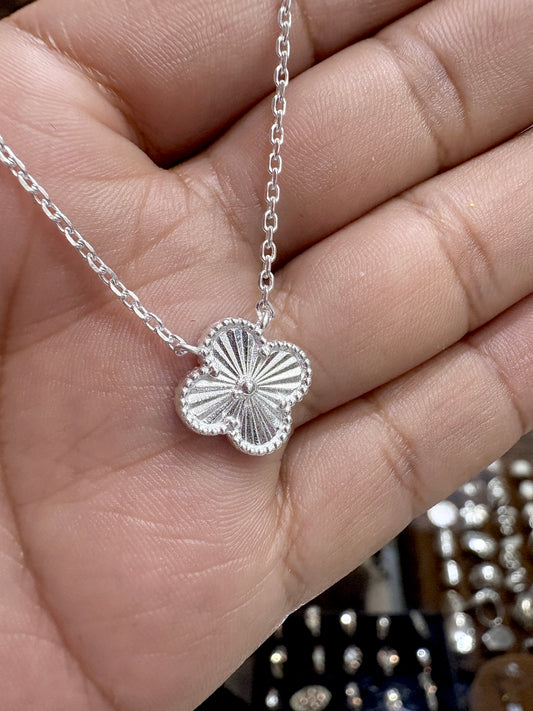 Collar VAN flor diamantado- Plata