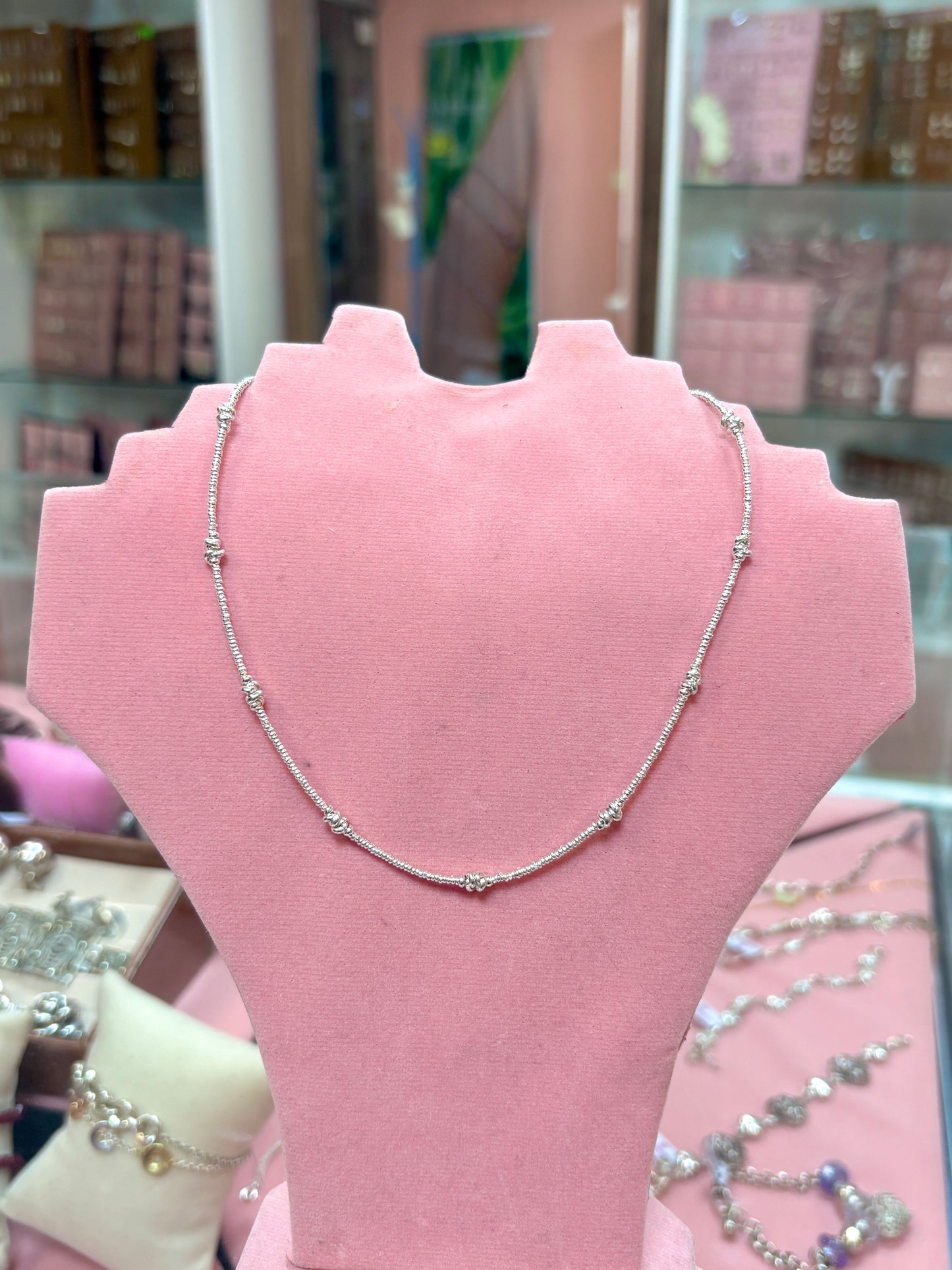 Chaquira pequeña con nudos - Plata