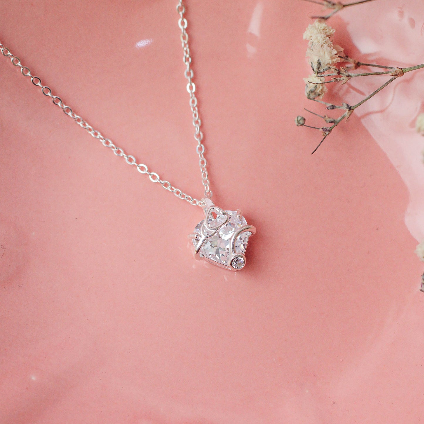 Collar corazon circon con estetoscopio  - Plata