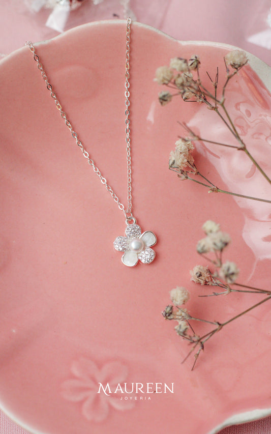 Collar flor perla con nacar y circones - Plata