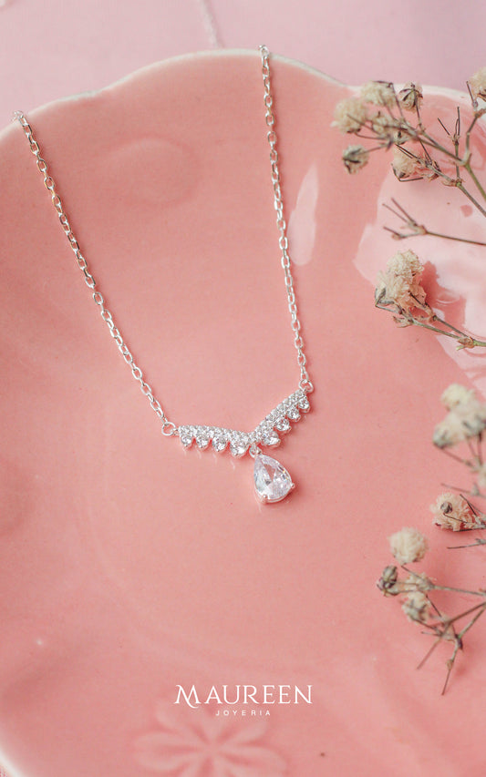 Collar con circones en V y gota - Plata