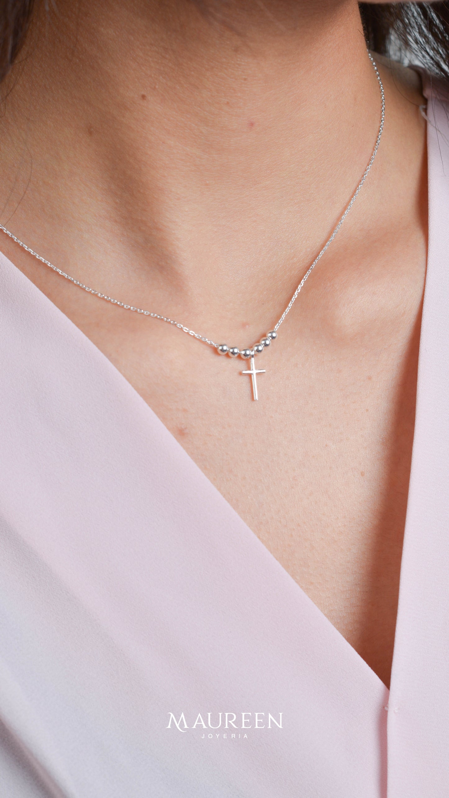 Collar cruz con esferas - Plata