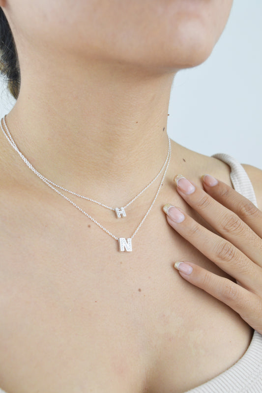 Collar inicial con circones  -  Plata