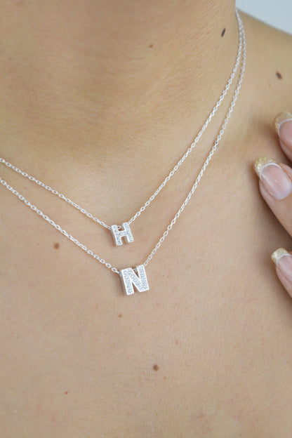 Collar inicial con circones  -  Plata