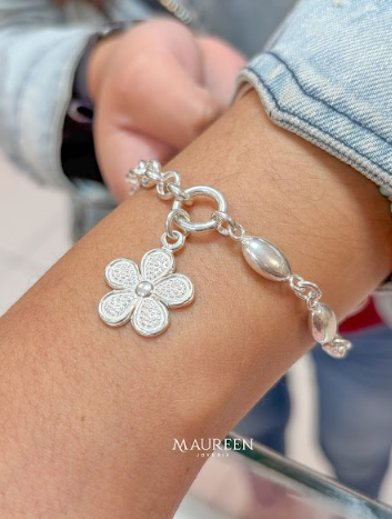 Pulsera donas y arroz con dije flor petalos con puntos - Plata