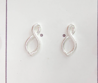 Arete forma de 8 texturado pegado - Plata
