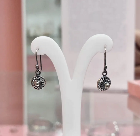 Arete media bola circular flor - Plata Quemada