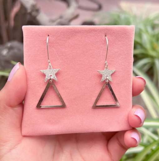 Arete estrella texturada triangulo colgante - Plata
