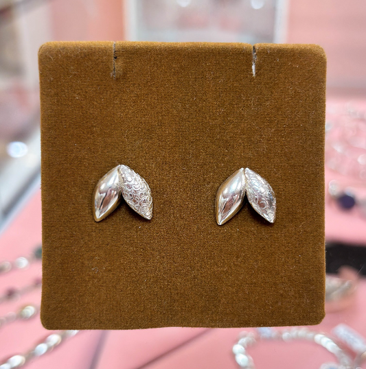 Arete texturado hoja - Plata