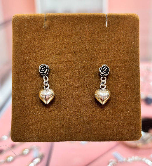 Arete corazón con flor pegado - Plata