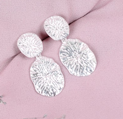 Arete doble chapa oval texturada con poste - Plata