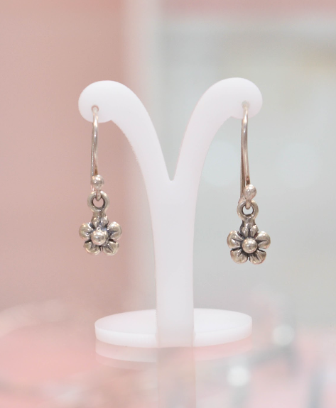 Arete flor 5 petalos colgante - Plata Quemada
