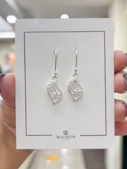 Arete hoja calada con flor en el interior colgante- Plata