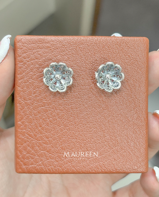 Arete flor capuchon pegada  - Plata quemada