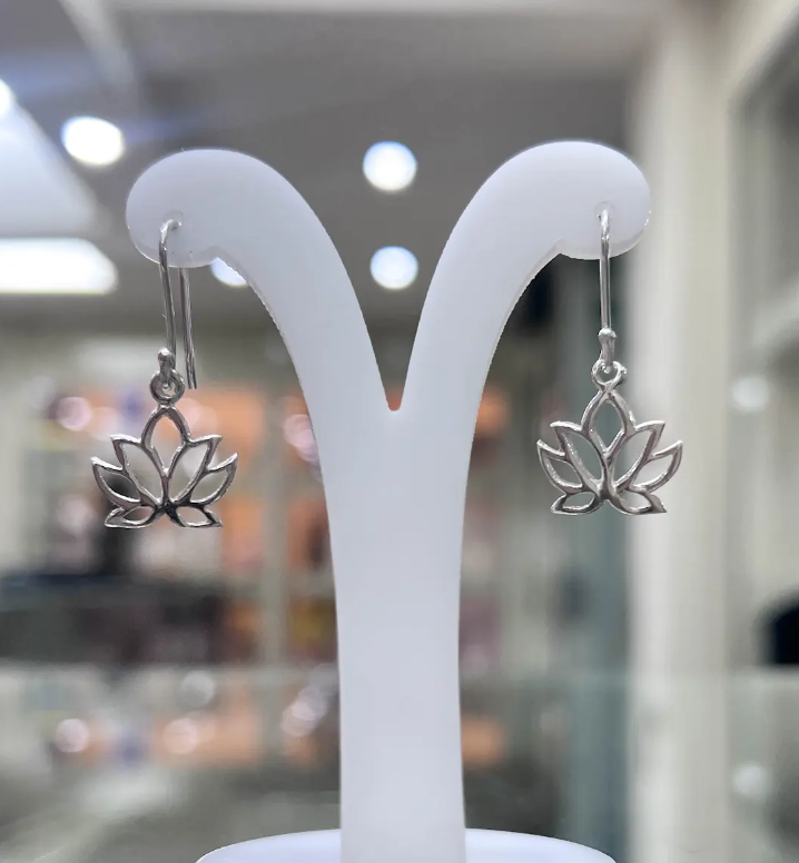 Arete flor de loto calado colgante - Plata