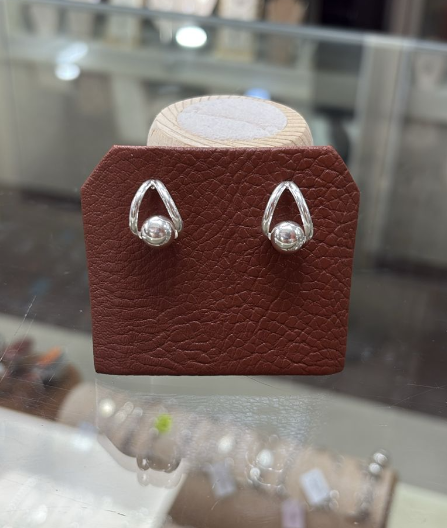 Arete gota calada con esfera pegado - Plata