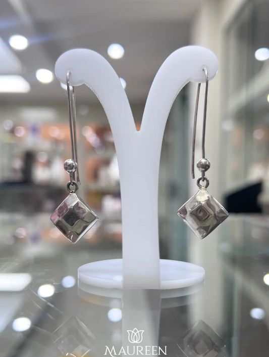 Arete rombo martillado colgante  - Plata