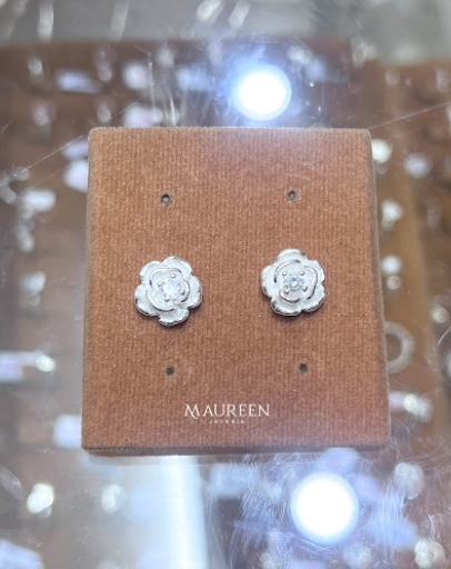 Arete piedra circon flor con tres hojas -   Plata