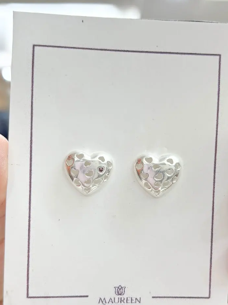 Arete corazon con corazones calados pegado- Plata