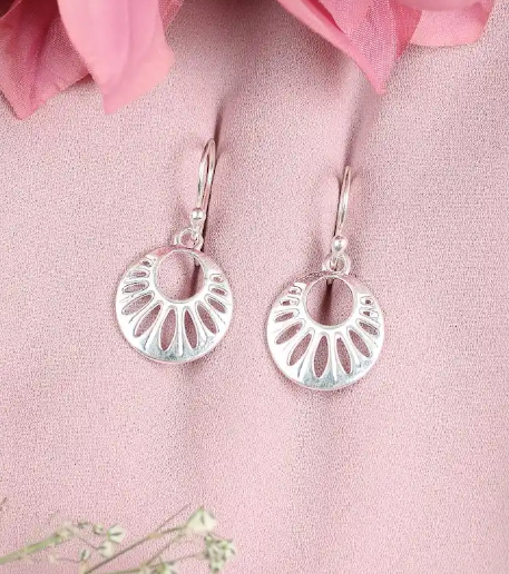 Arete circular con huecos tipo sol colgante - Plata