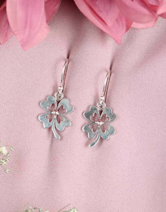 Arete trebol plano con tallo colgante - Plata