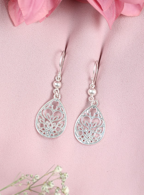 Arete oval con rayas colgante - Plata