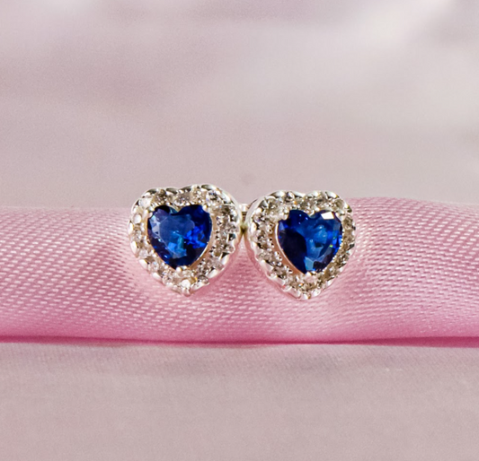 Arete corazón zafiro rodeado de circones blancos pegado- Plata