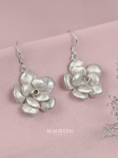 Arete colgante 11 petalos satinados grande - Plata