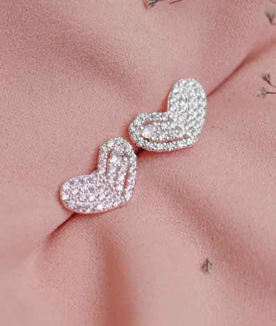 Arete corazon alargado con circones pegado - Plata