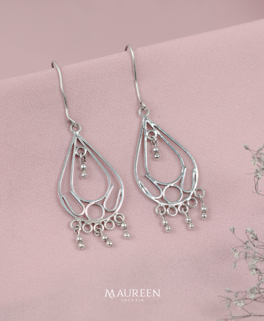 Arete colgante calado con bolitas colgadas - Plata