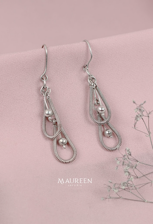 Arete colgante 2 resortes forma gota con bolas colgantes - Plata