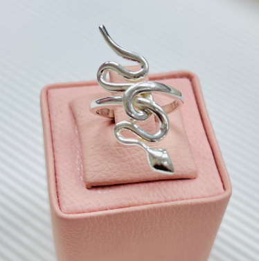 Anillo serpiente lisa enroscada - Plata