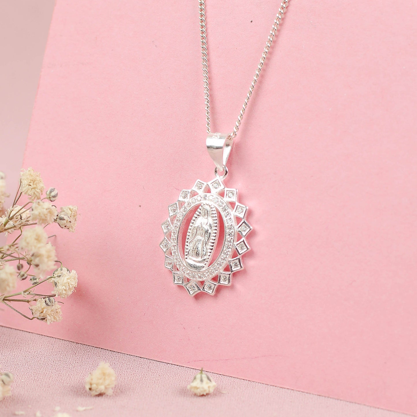 Dije Virgen de Guadalupe con circones- plata