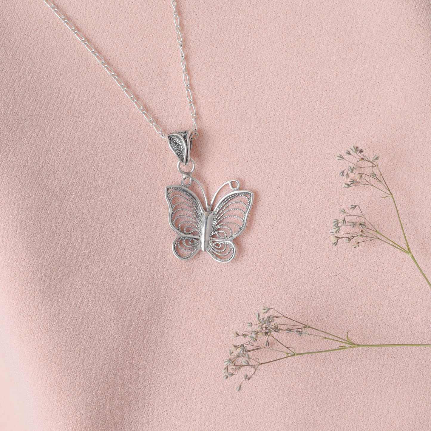 Dije mariposa calada plata quemada