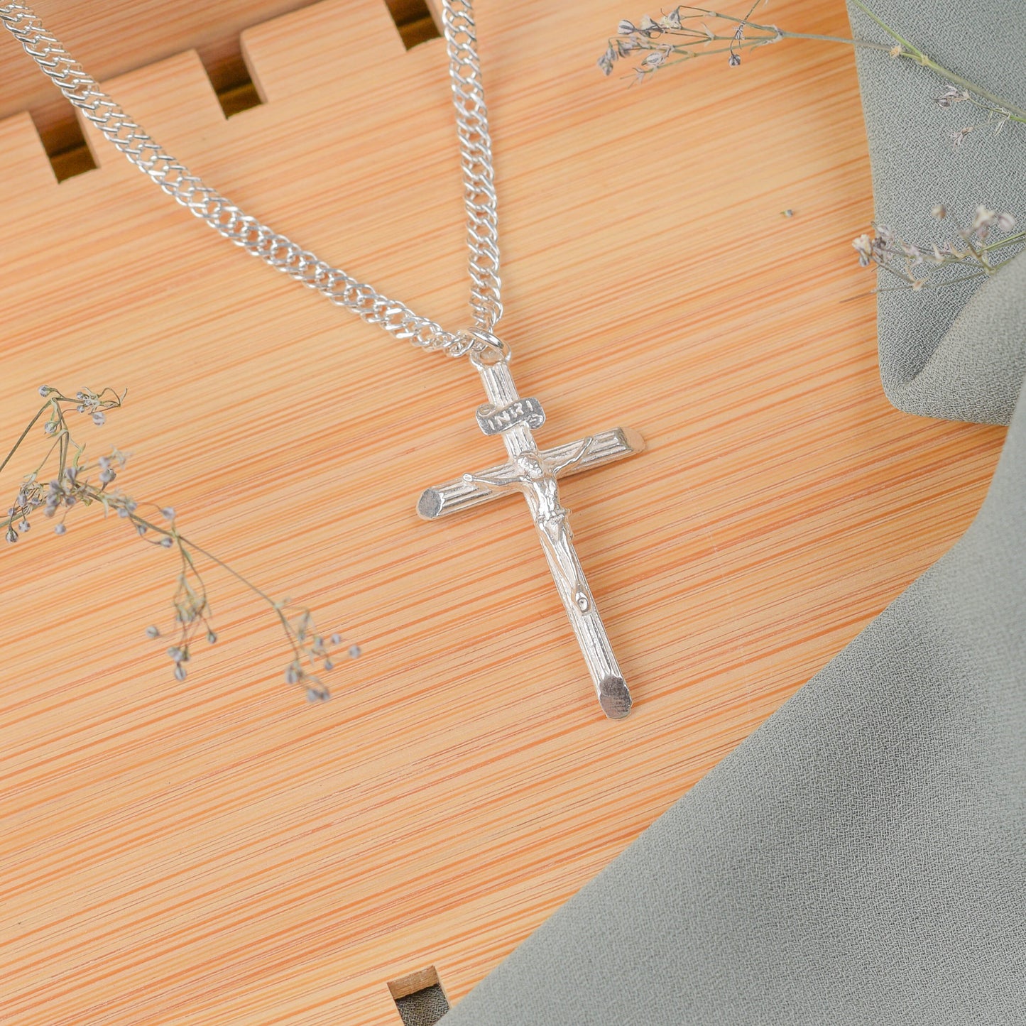 Dije cruz rayada INTI jesus crucificado