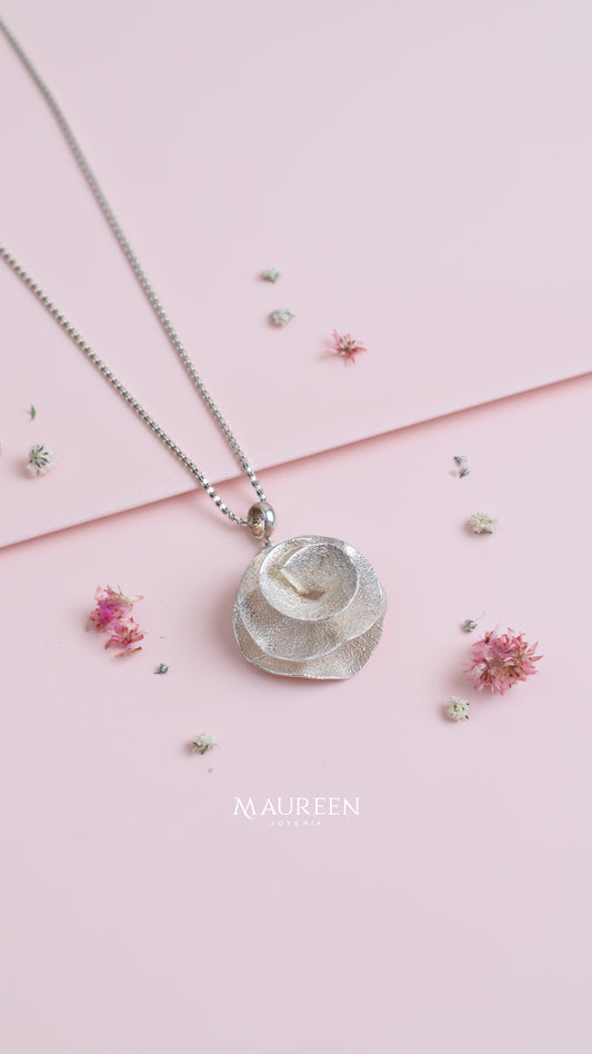 Dije rosa de papel