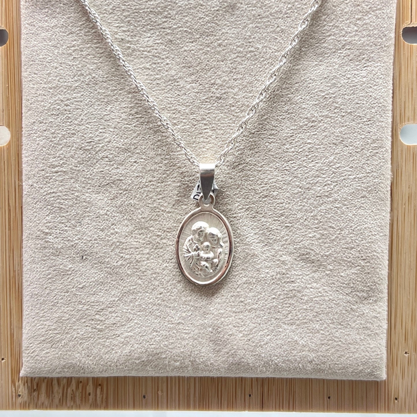Dije oval la Sagrada Familia- plata