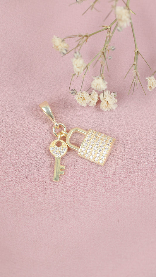 Dije llave con candado con circones -  Plata/Oro