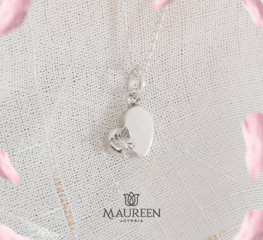 Dije corazon encajonado con mariposa - Plata quemada
