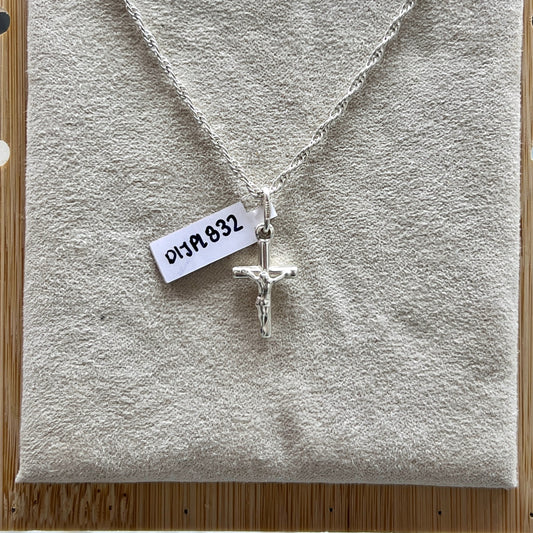 Dije cruz tubular pequeño - plata
