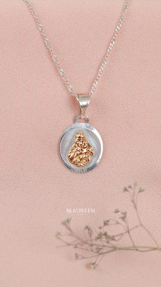 Dije ovalado con Virgen del Carmen - Plata/Oro