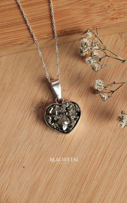 Dijes con piedra pirita (circular y corazon) - plata