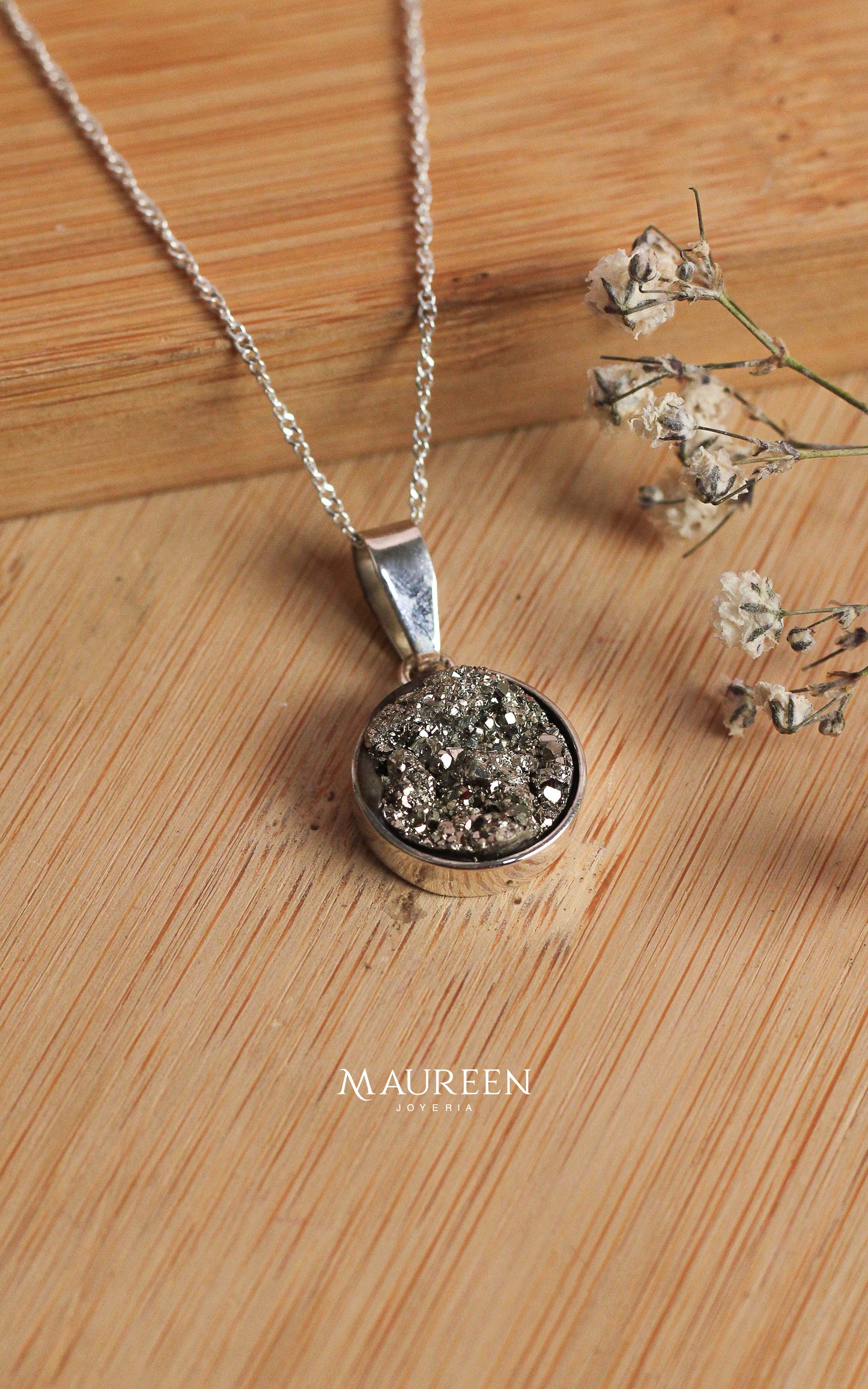 Dijes con piedra pirita (circular y corazon) - plata