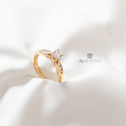 Anillo de compromiso con circones - Oro