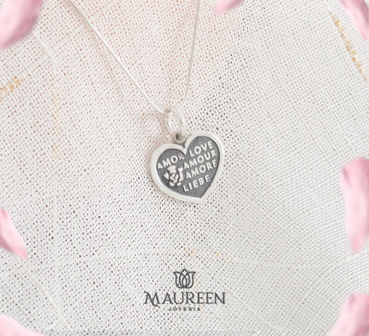 Dije corazon con escrituras de AMOR -  Plata quemada