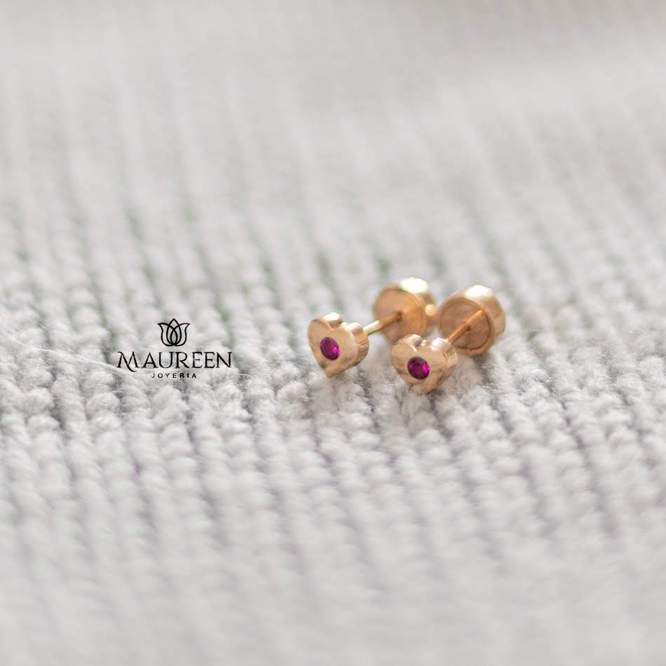 Arete abridor corazon piedra rubi - Oro