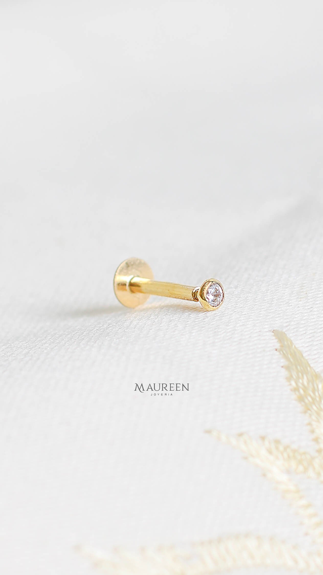 Arete piercing punto de luz - Oro